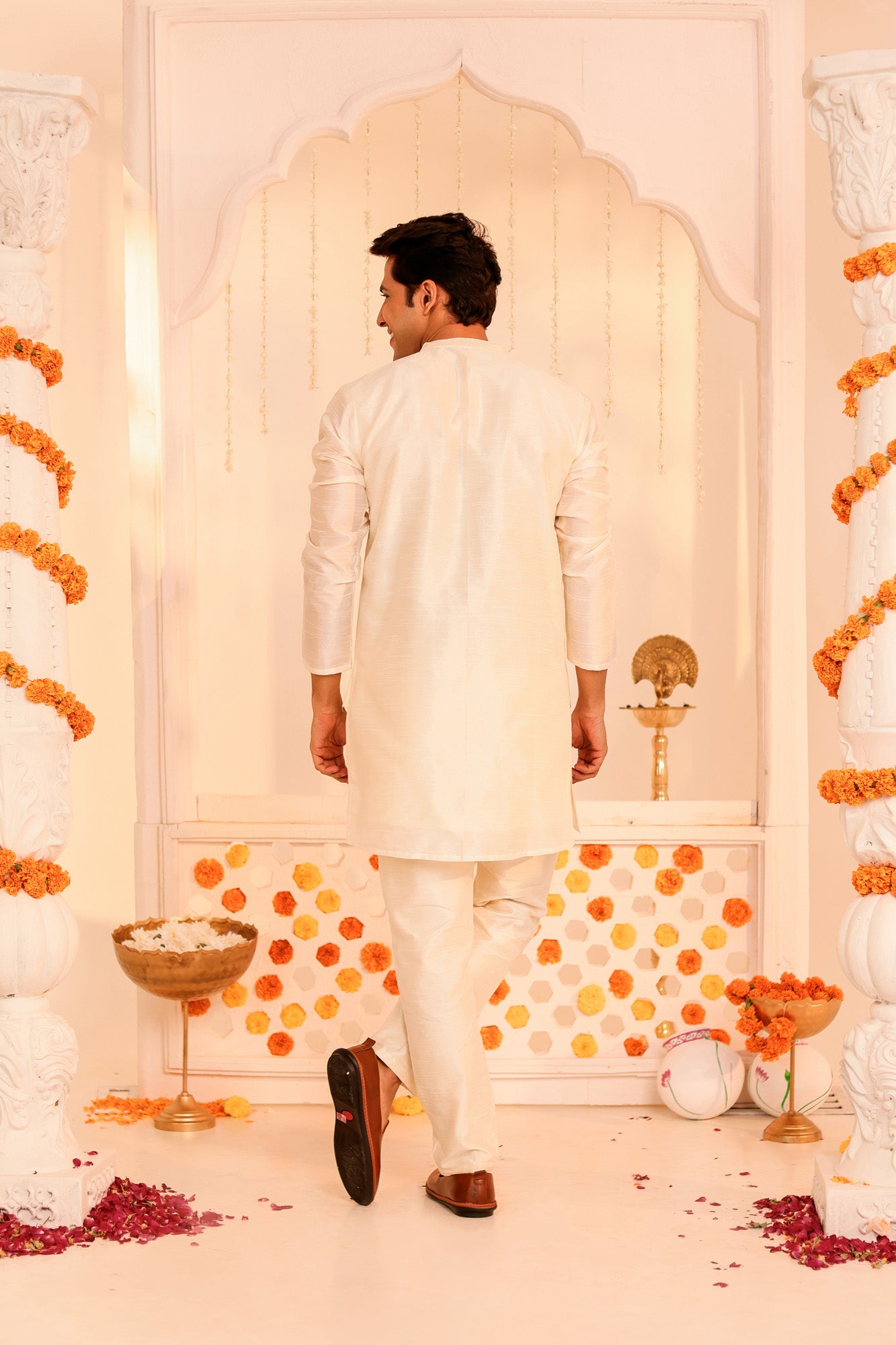 White Embroidered Ustav Mens Kurta Pajama